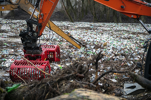 Többfrontos küzdelem a téli folyami hulladék áradattal